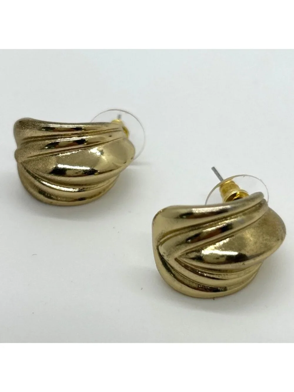 Vintage 1980s Gold Tone Earrings Ribbed Shell Swirl Wave Statement Pierced Post